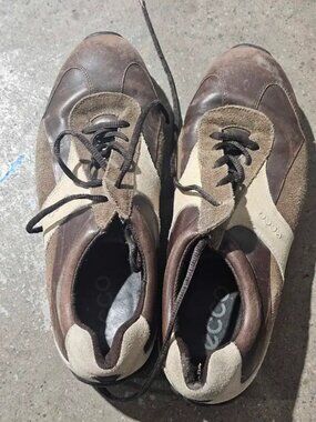 Ecco Leather Sneakers - Size 9